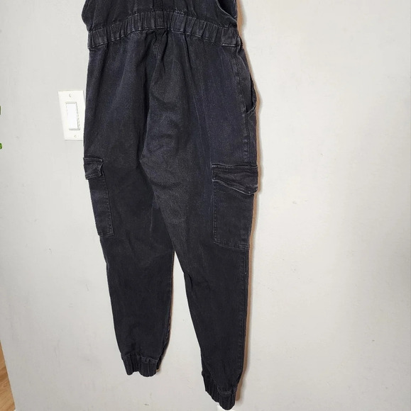 Almost Famous Black Stretch Denim Jogger Cargo Overalls. Size Large - Picture 10 of 16